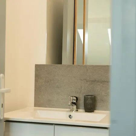 Citizenhouse - 4 - 15 A 36m2 - Jardin - Terrasse - Acces Autonome - Wifi - Netflix Apartment Anzin